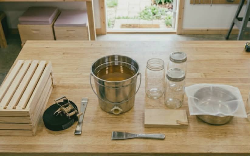 how to harvest honey in Canada